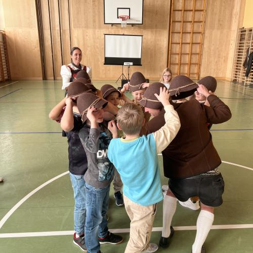 Trachtenverein Völs - Schuhplatteln